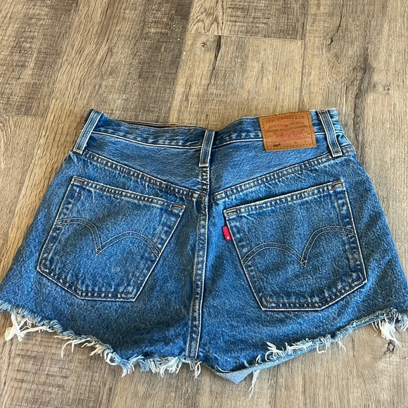 Levi’s 501 dark blue shorts - Picture 3 of 3